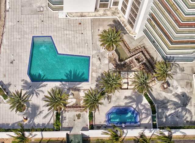 $1,930,000 | 5500 Collins Avenue, Unit 1704, Miami Beach, FL 33140