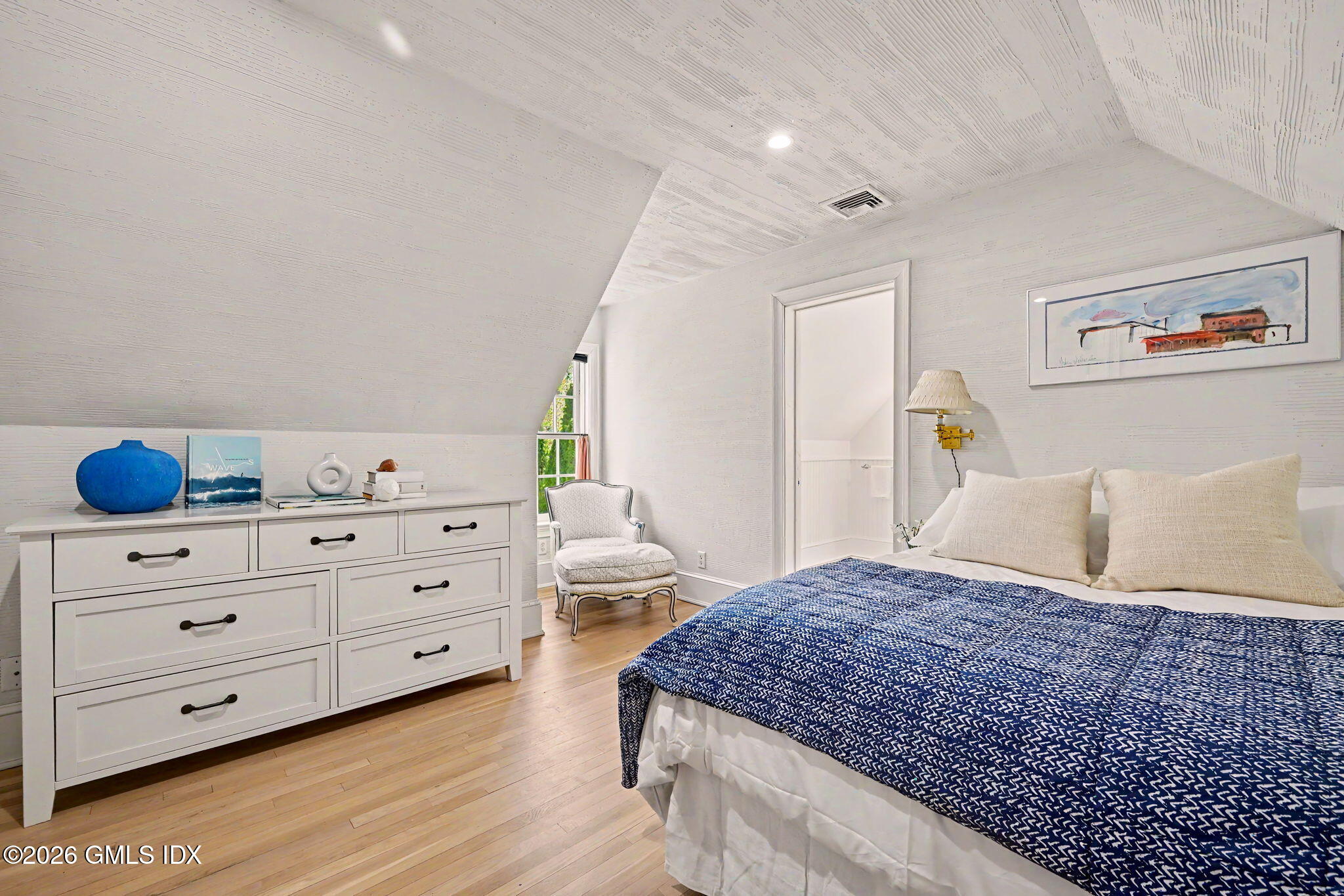 49 Willow Road Riverside, CT 06878 - Photo 22 of 34 Bedroom with En-Suite Bathroom