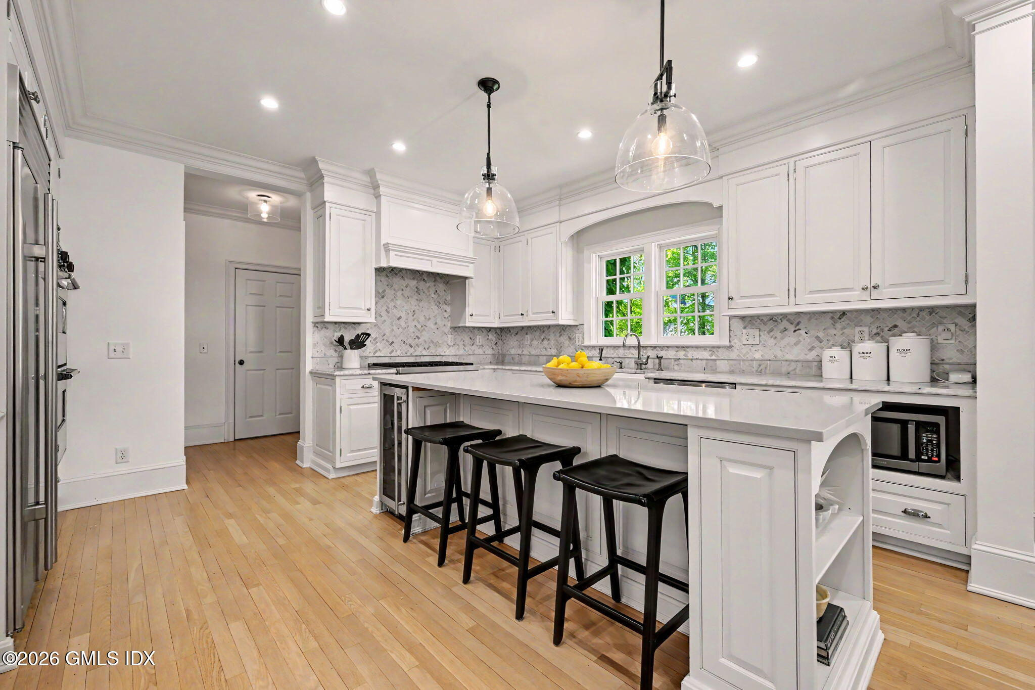 49 Willow Road Riverside, CT 06878 - Photo 9 of 34 Eat in Kitchen