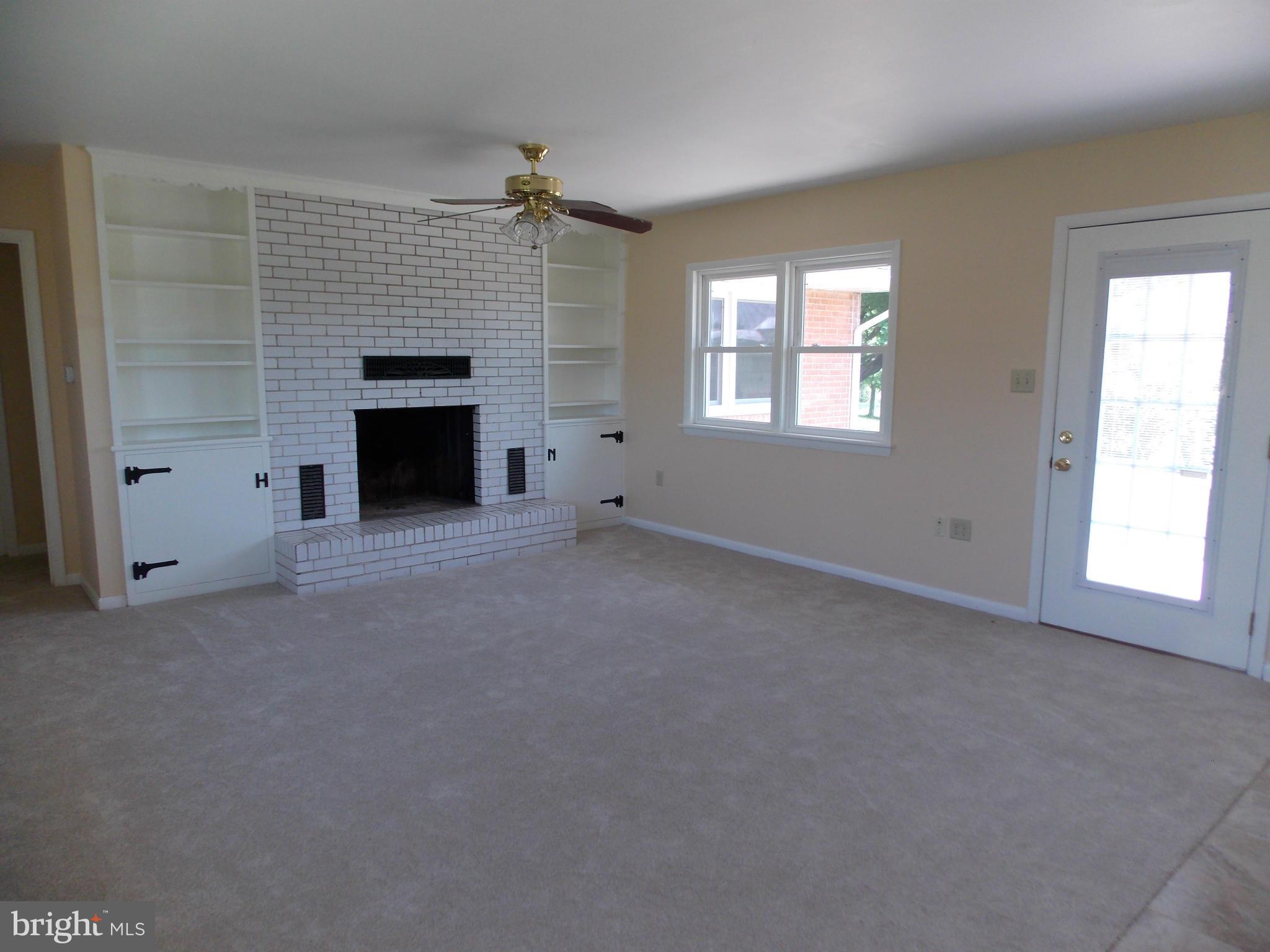 3421 Harney Road Taneytown, MD 21787 - Photo 8 of 20 Living Room