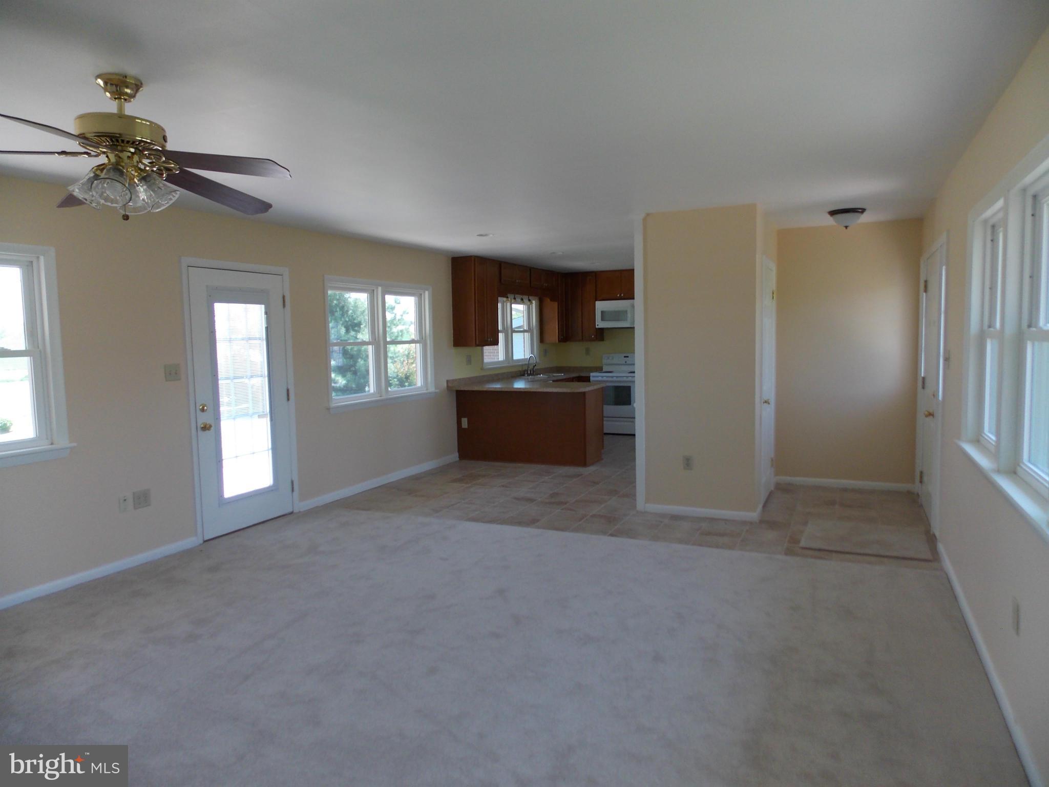 3421 Harney Road Taneytown, MD 21787 - Photo 9 of 20 Living Room