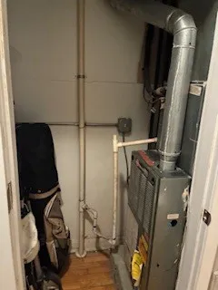 $140,000 | 6926 South Paxton Avenue, Unit 1N, Chicago, IL 60649