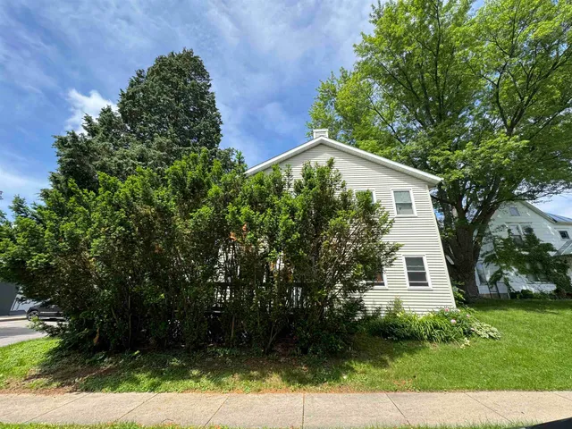 $1,395 | 116 North Street, Sun Prairie, WI 53590