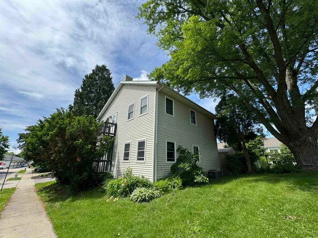 $1,395 | 116 North Street, Sun Prairie, WI 53590