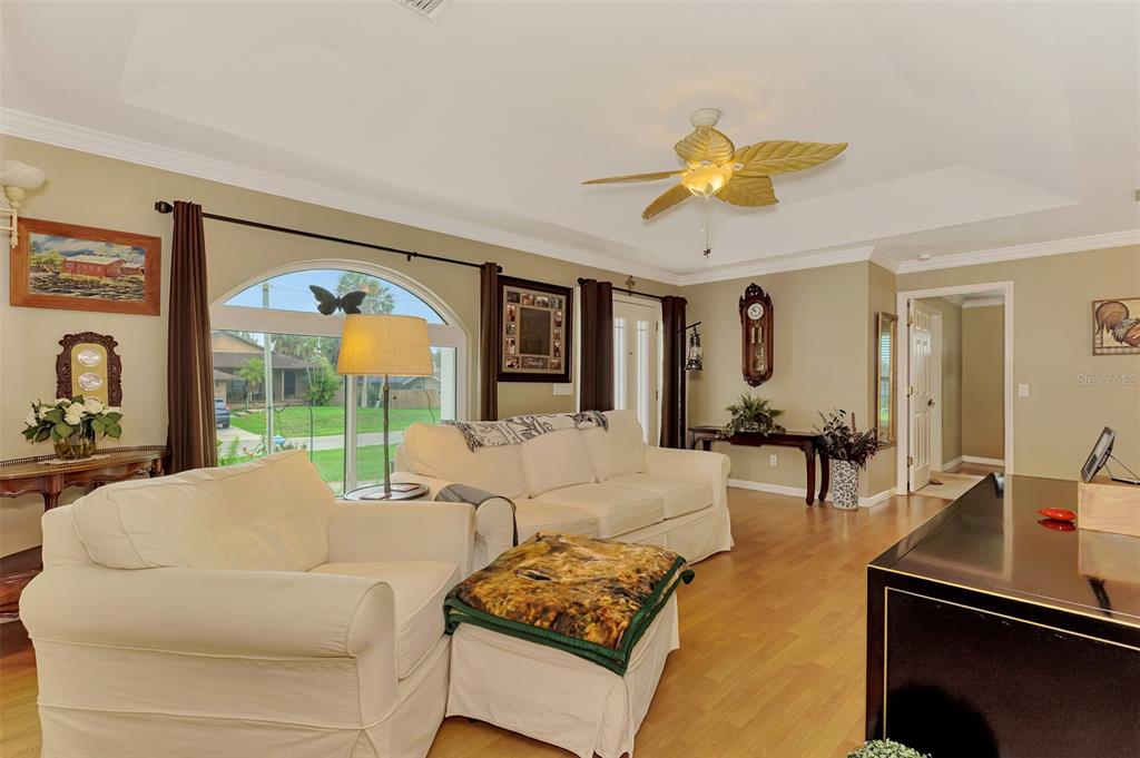 411 Nightingale Road Venice, FL 34293 - Photo 2 of 37
