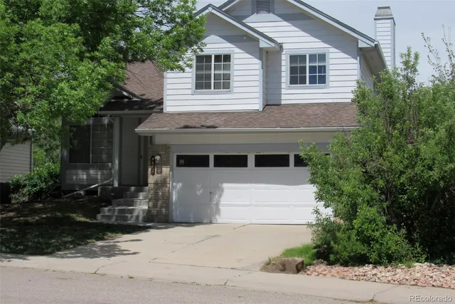 a view of a house with a yard and plants
