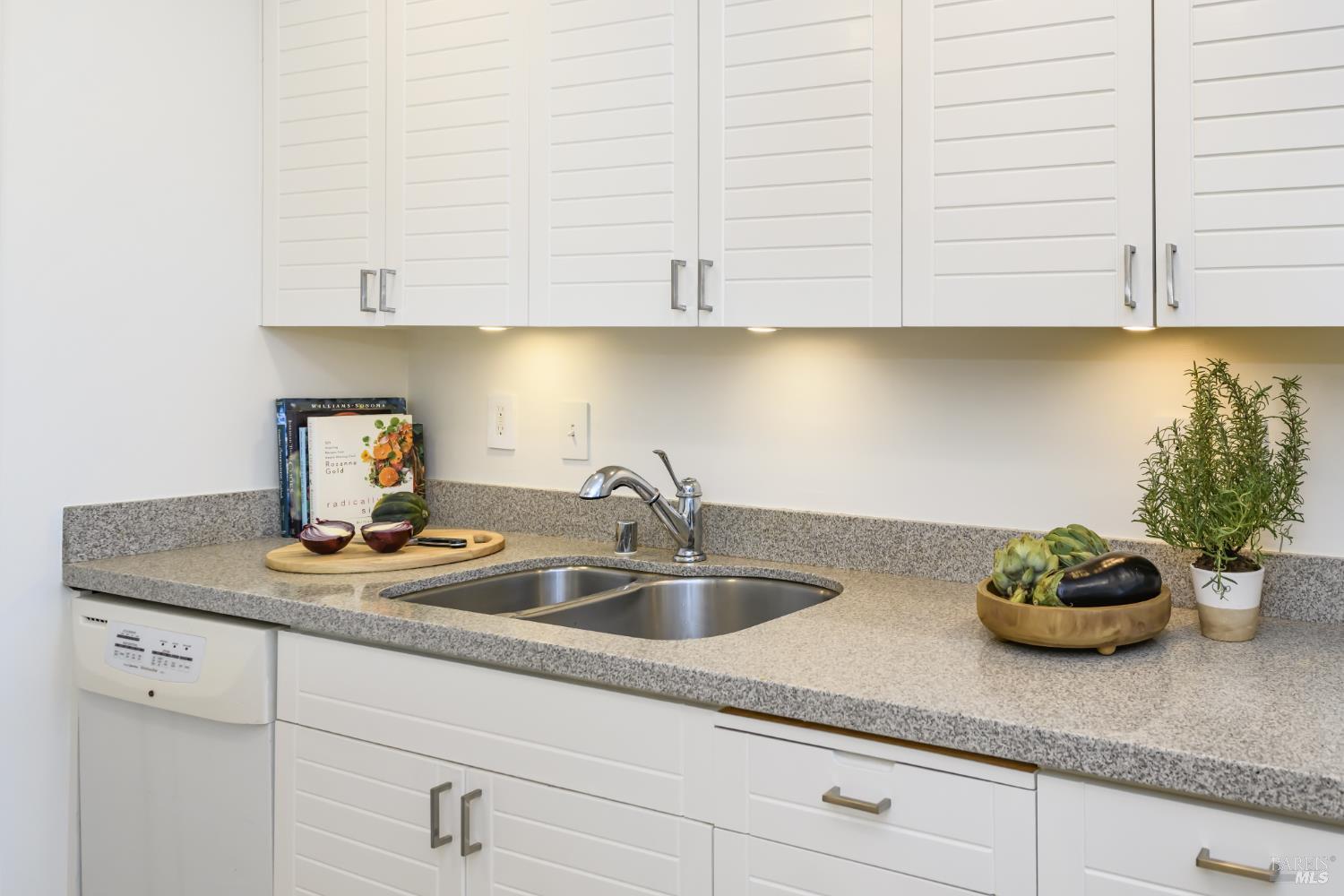 98 Surrey Lane San Rafael, CA 94903 - Photo 11 of 31