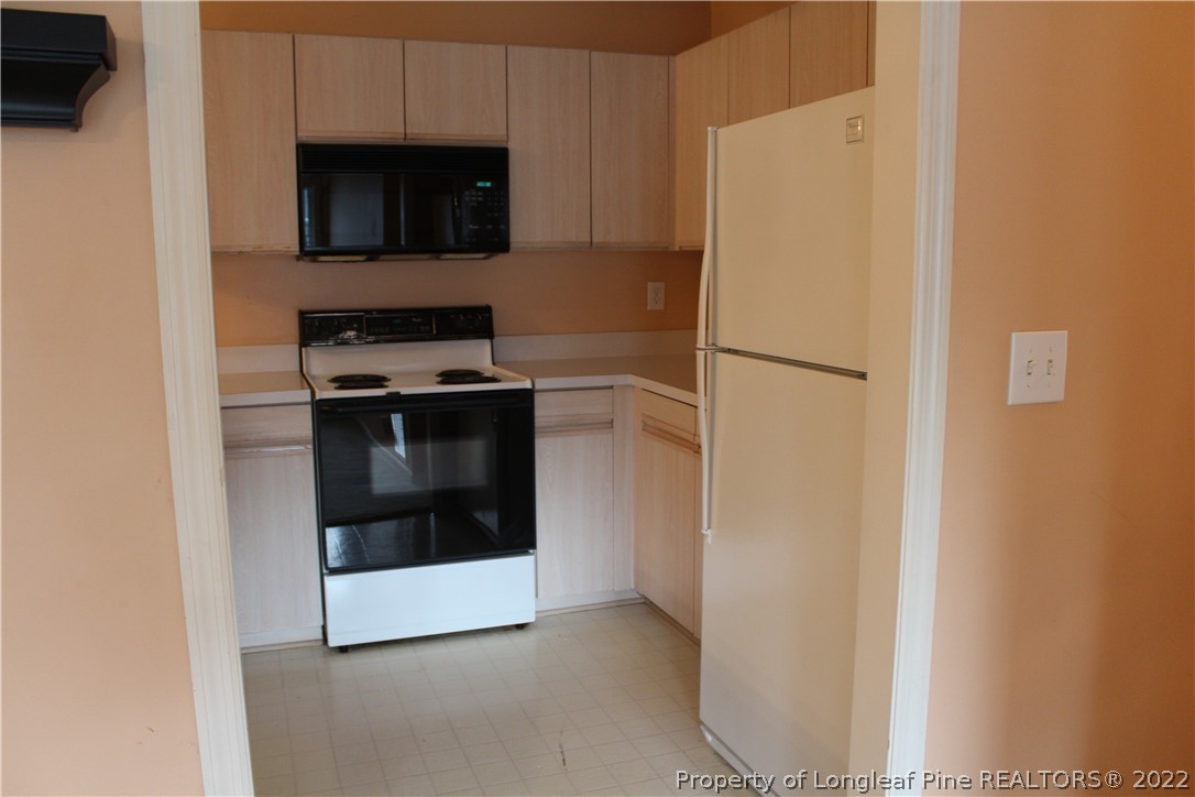 1925 Sardonyx Road, Unit 4 Fayetteville, NC 28303 - Photo 7 of 20 a kitchen with a refrigerator and a stove