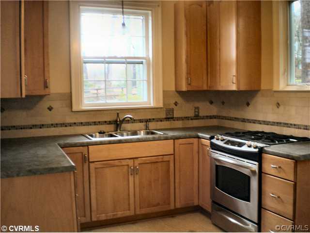 2002 Southcliff Road Richmond, VA 23225 - Photo 7 of 14 Kitchen