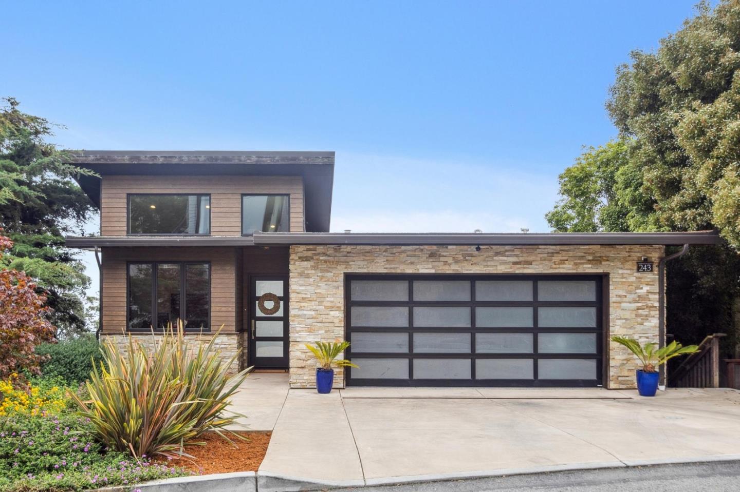 243 Del Monte Road El Granada, CA 94019 - Photo 2 of 66