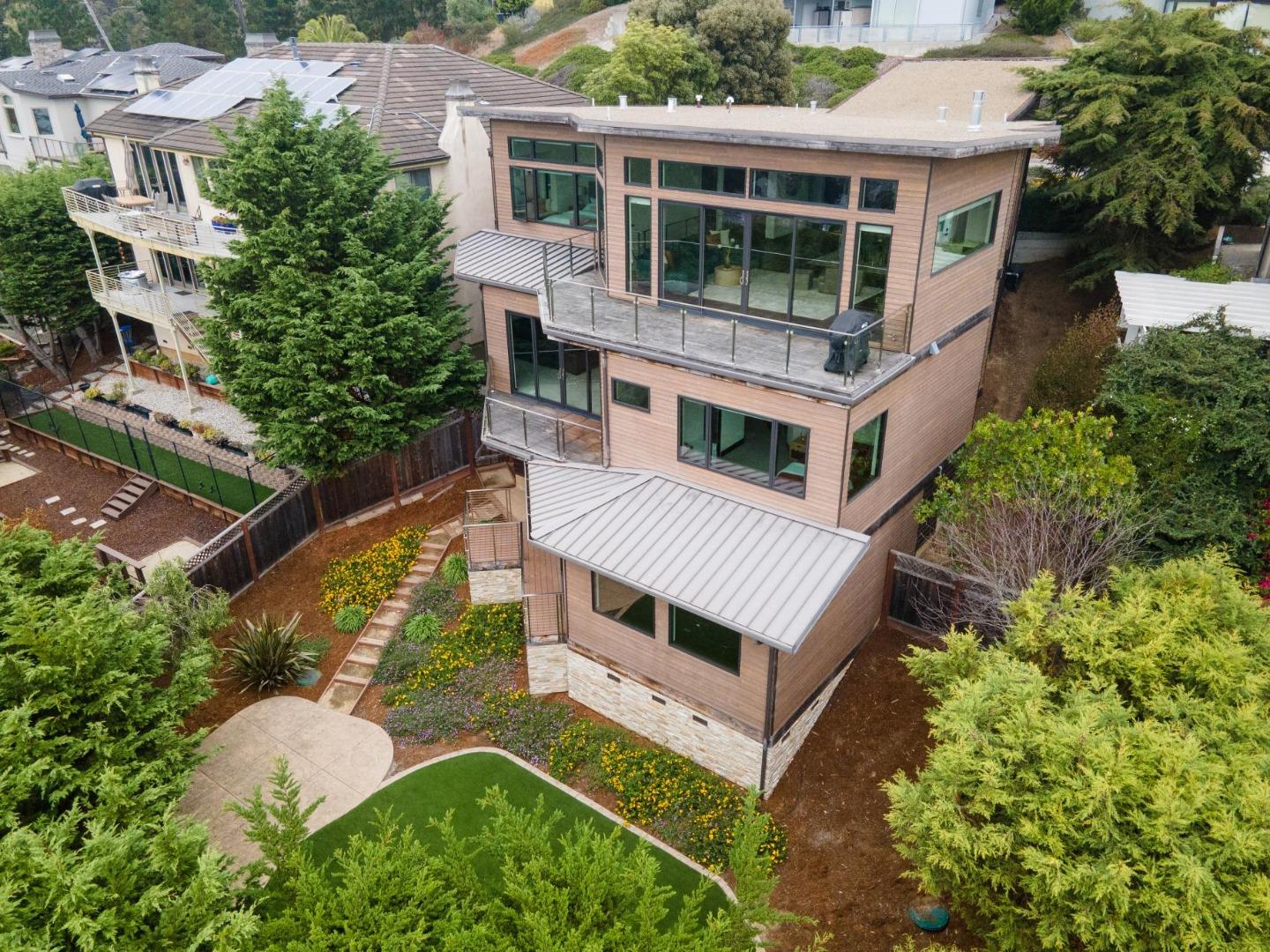 243 Del Monte Road El Granada, CA 94019 - Photo 3 of 66