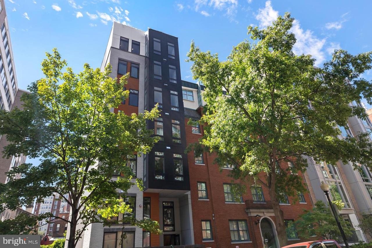 1208 M Street Northwest, Unit 41 Washington, DC 20005 - Photo 2 of 16