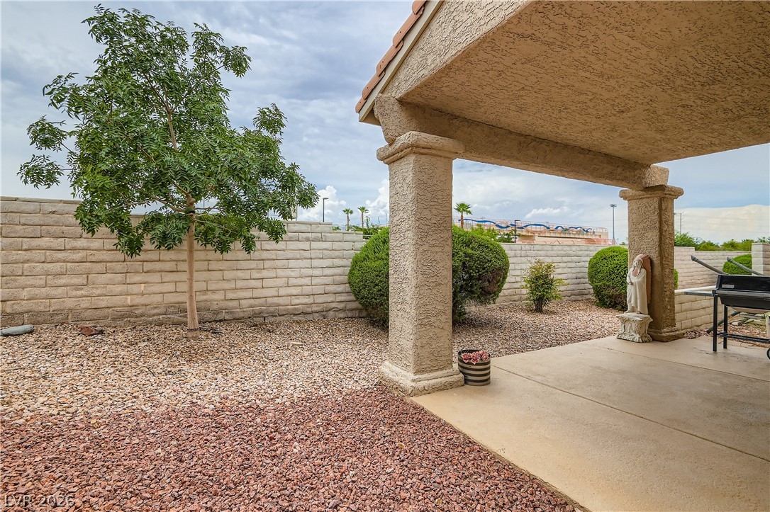 251 North Cimarron Road Las Vegas, NV 89145 - Photo 13 of 15 backyrd patio