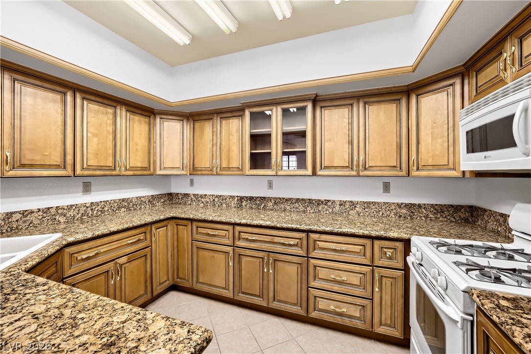 251 North Cimarron Road Las Vegas, NV 89145 - Photo 5 of 15 custom wood cabinets, granite counters