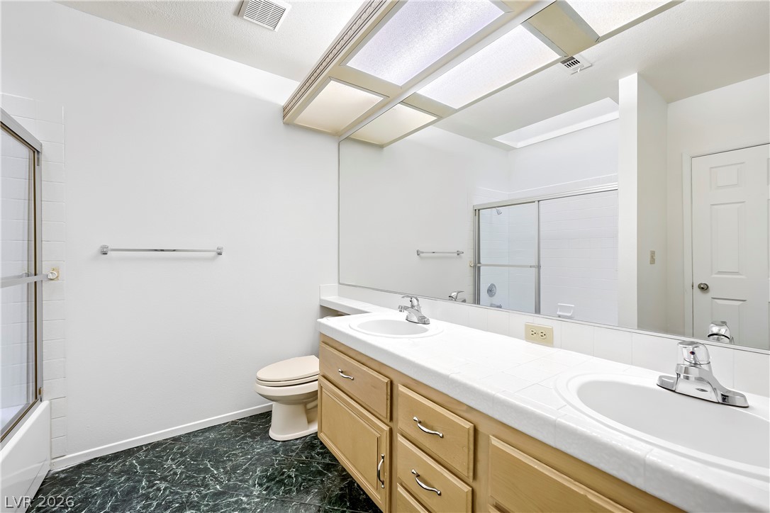 251 North Cimarron Road Las Vegas, NV 89145 - Photo 8 of 15 2ndary bathroom
