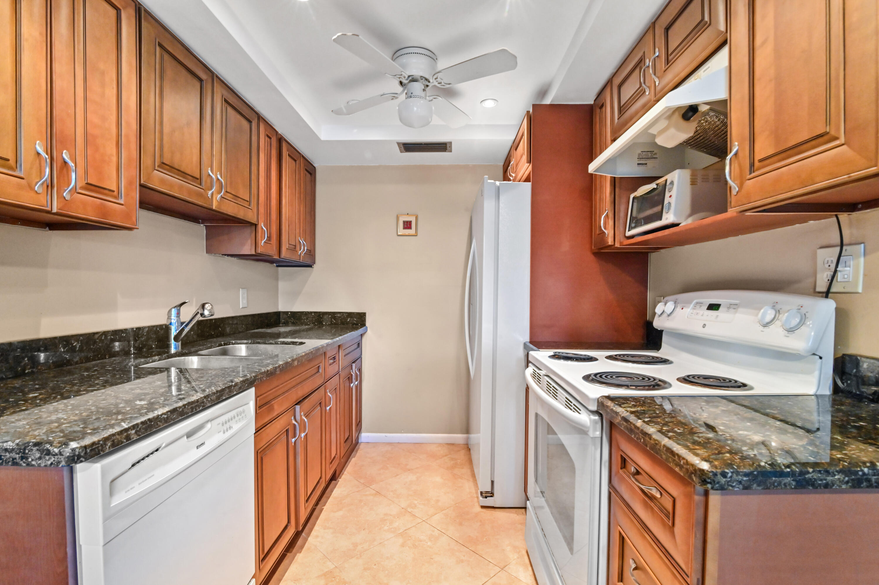 1038 Cornwall East Boca Raton, FL 33434 - Photo 2 of 50 11 Kitchen 01