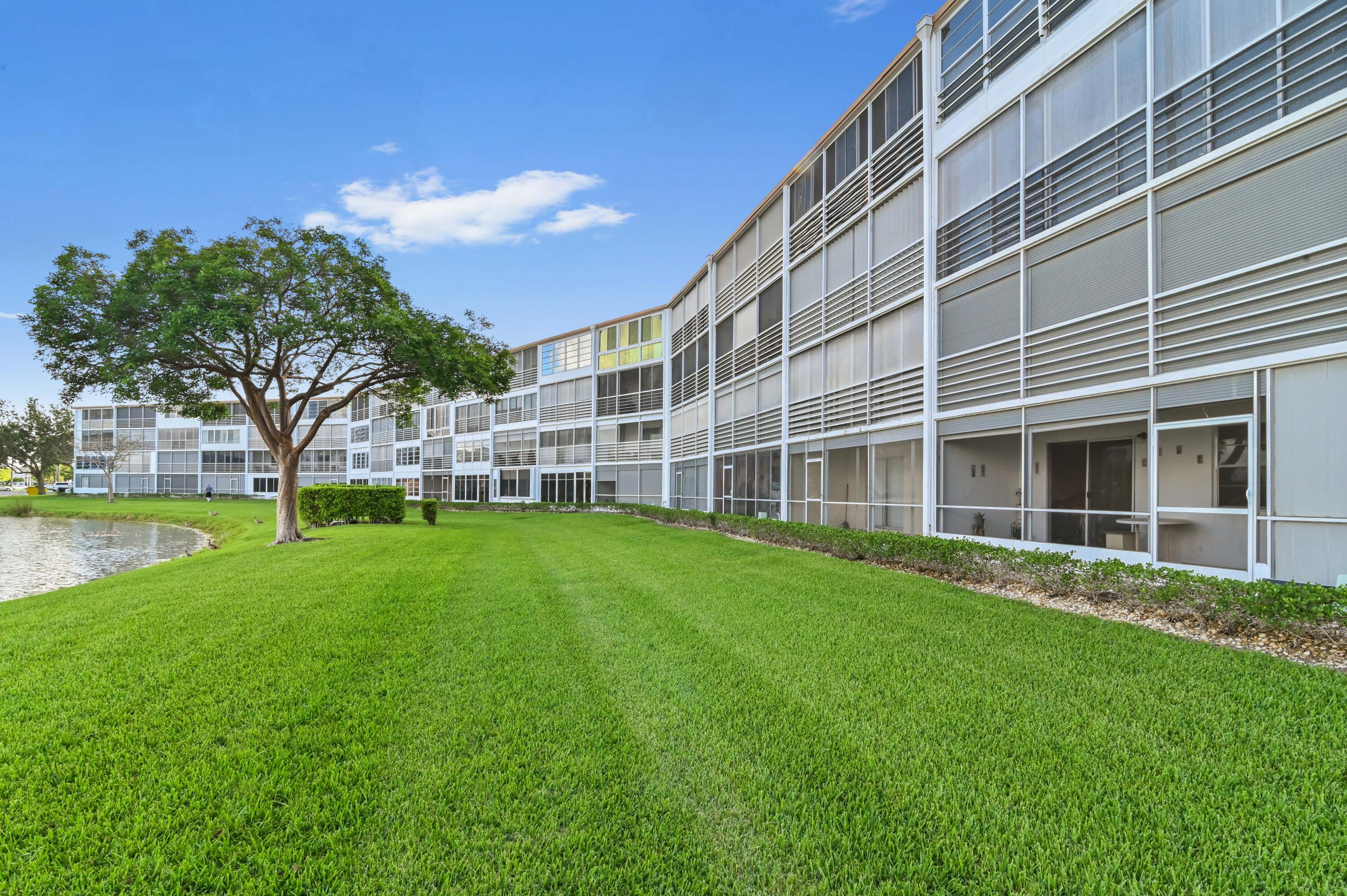 1038 Cornwall East Boca Raton, FL 33434 - Photo 21 of 50 24 Rear 01