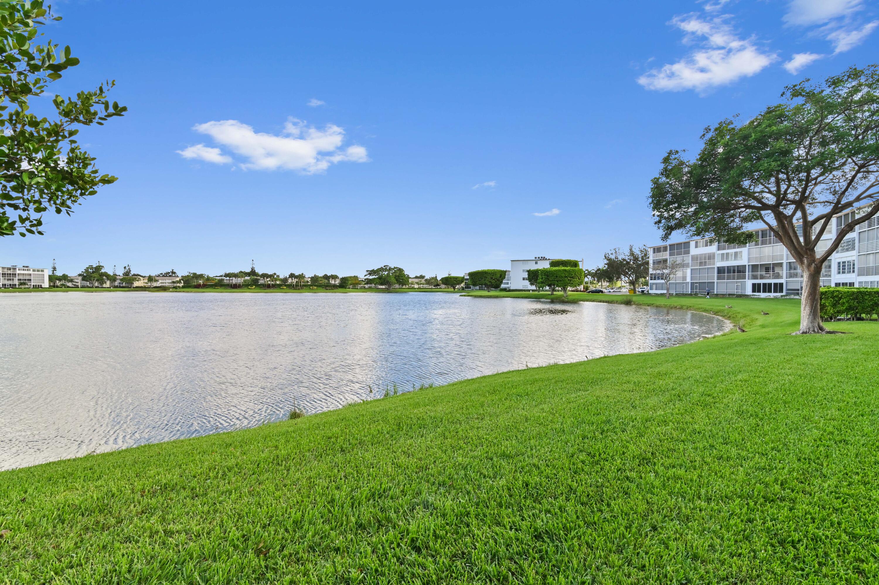 1038 Cornwall East Boca Raton, FL 33434 - Photo 23 of 50 25 Rear 02