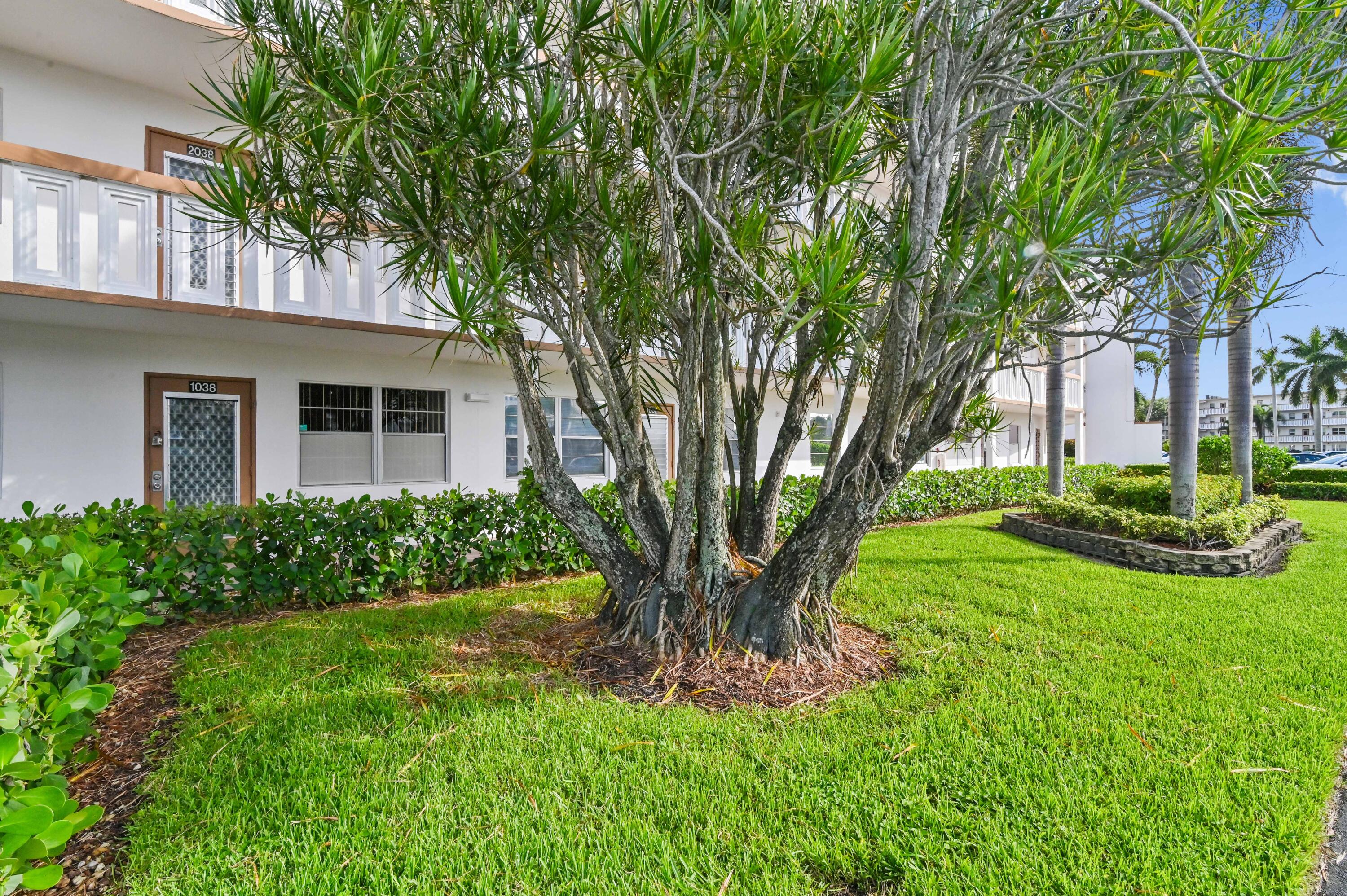 1038 Cornwall East Boca Raton, FL 33434 - Photo 4 of 50 02 Front 01