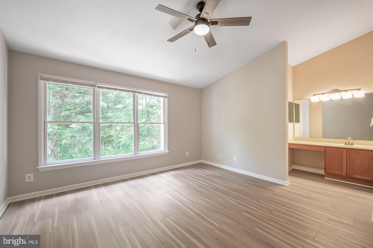 1657 Oak Spring Way Reston, VA 20190 - Photo 12 of 24 Gallery Image 12