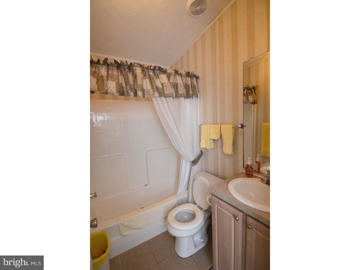739 Cox Neck Road New Castle, DE 19720 - Photo 11 of 25 Bathroom