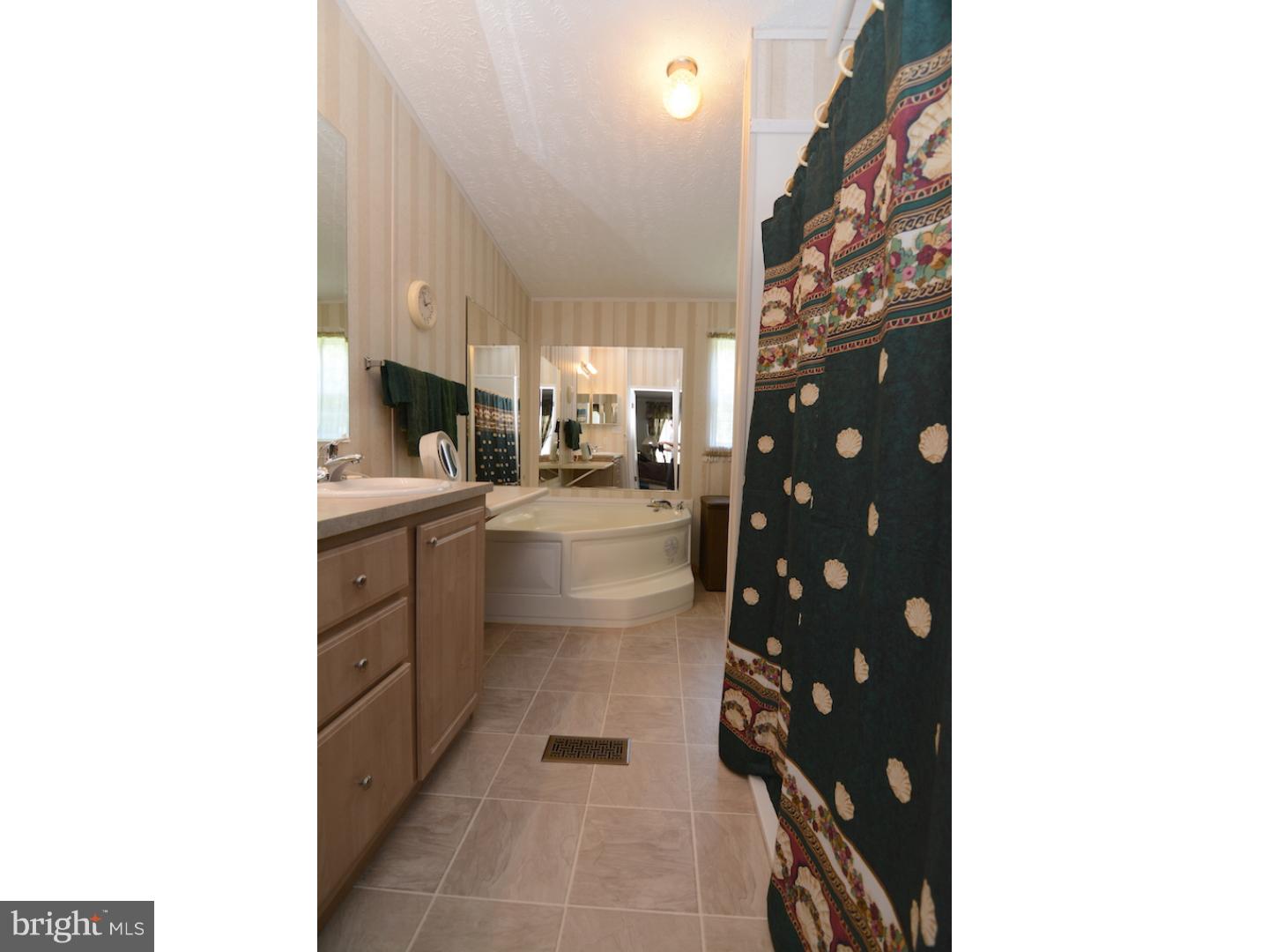 739 Cox Neck Road New Castle, DE 19720 - Photo 19 of 25 Bathroom
