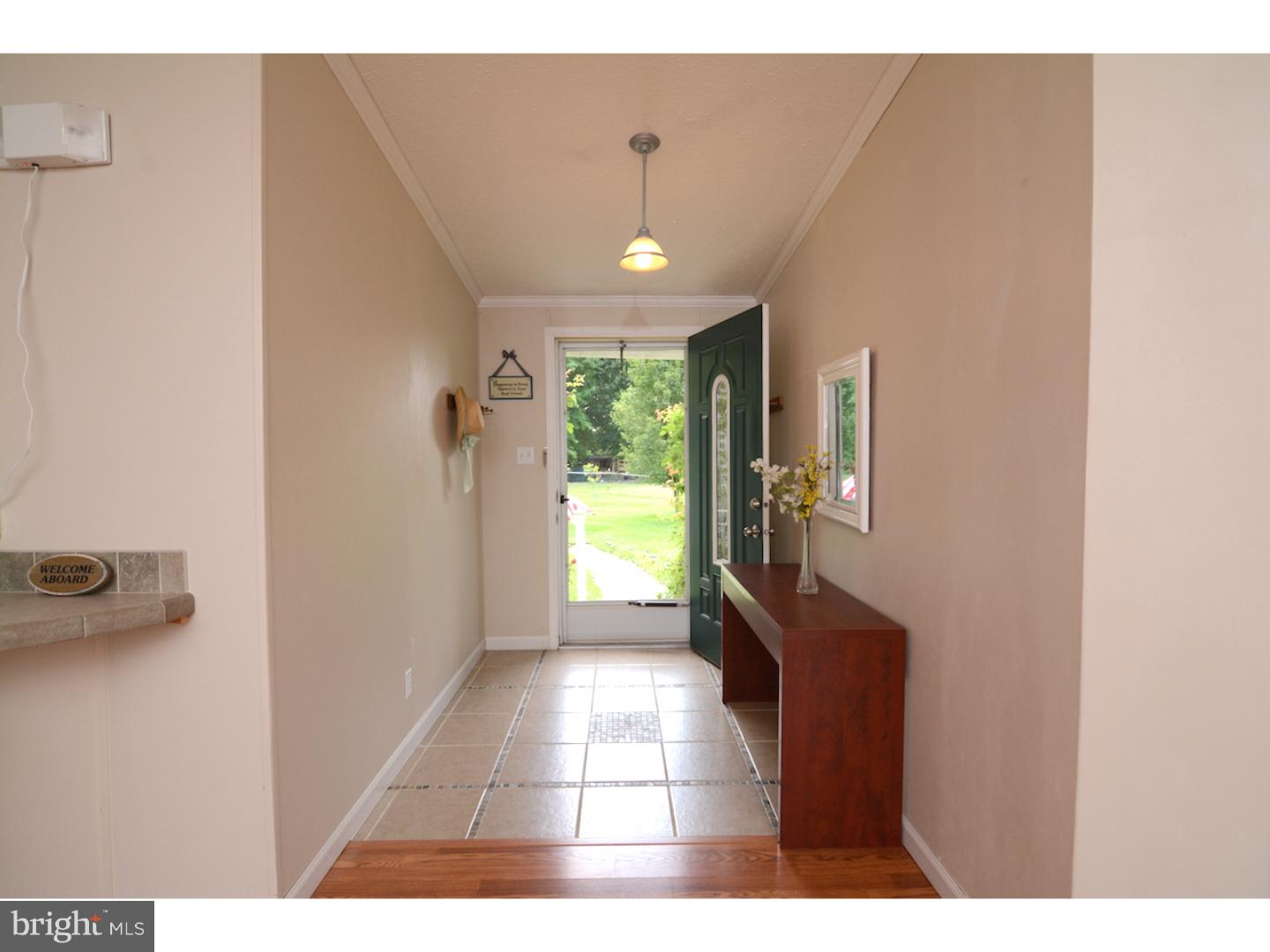 739 Cox Neck Road New Castle, DE 19720 - Photo 3 of 25 Foyer