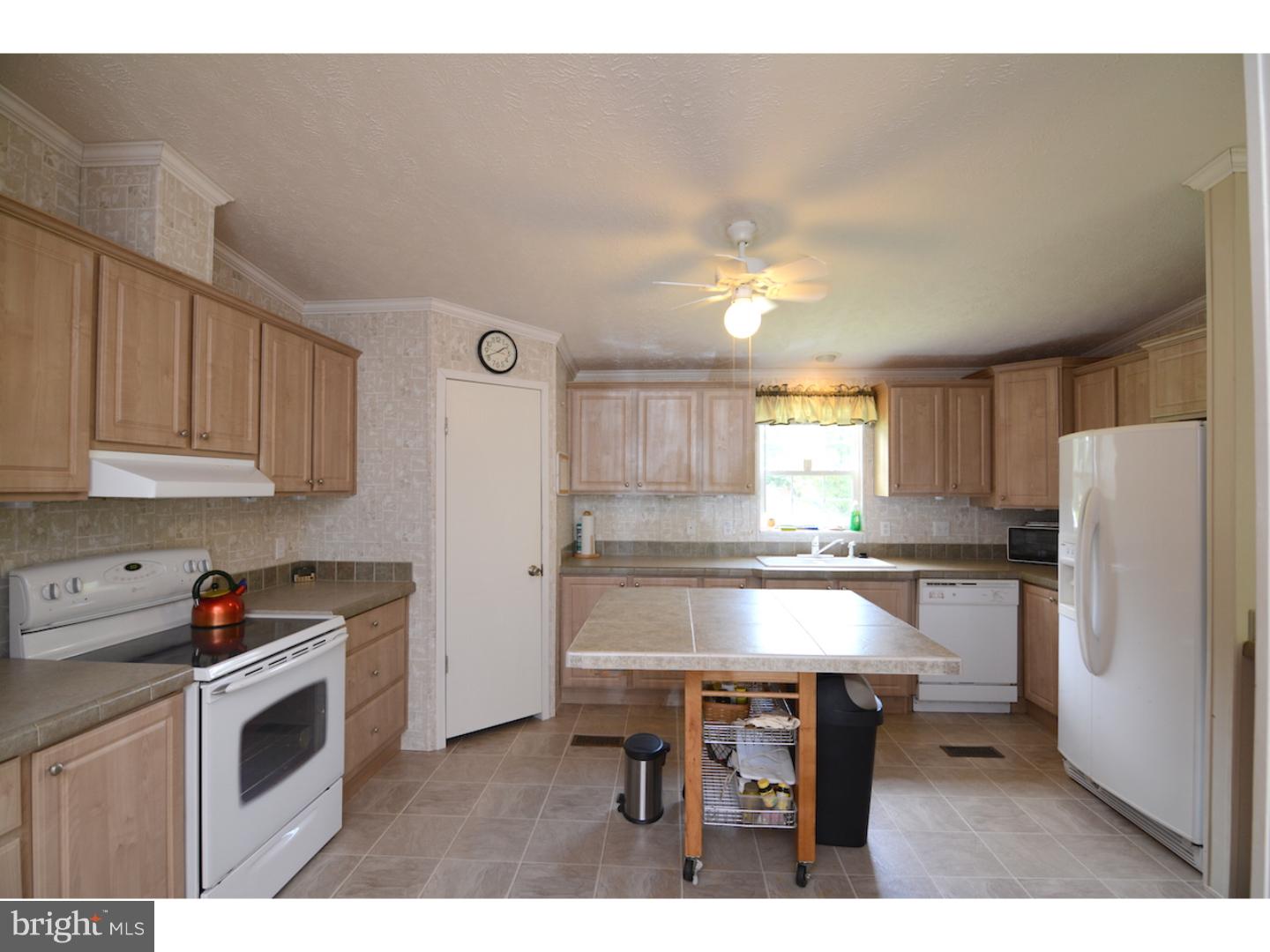 739 Cox Neck Road New Castle, DE 19720 - Photo 7 of 25 Kitchen