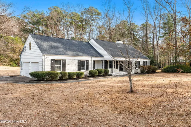 $499,900 | 305 Country Club Drive, Jacksonville, NC 28546