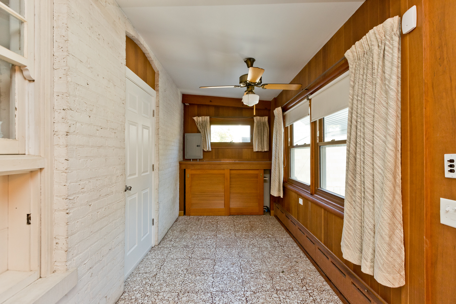 2950 Central Street, Unit 2 Evanston, IL 60201 - Photo 3 of 17 a very nice looking room with a large window