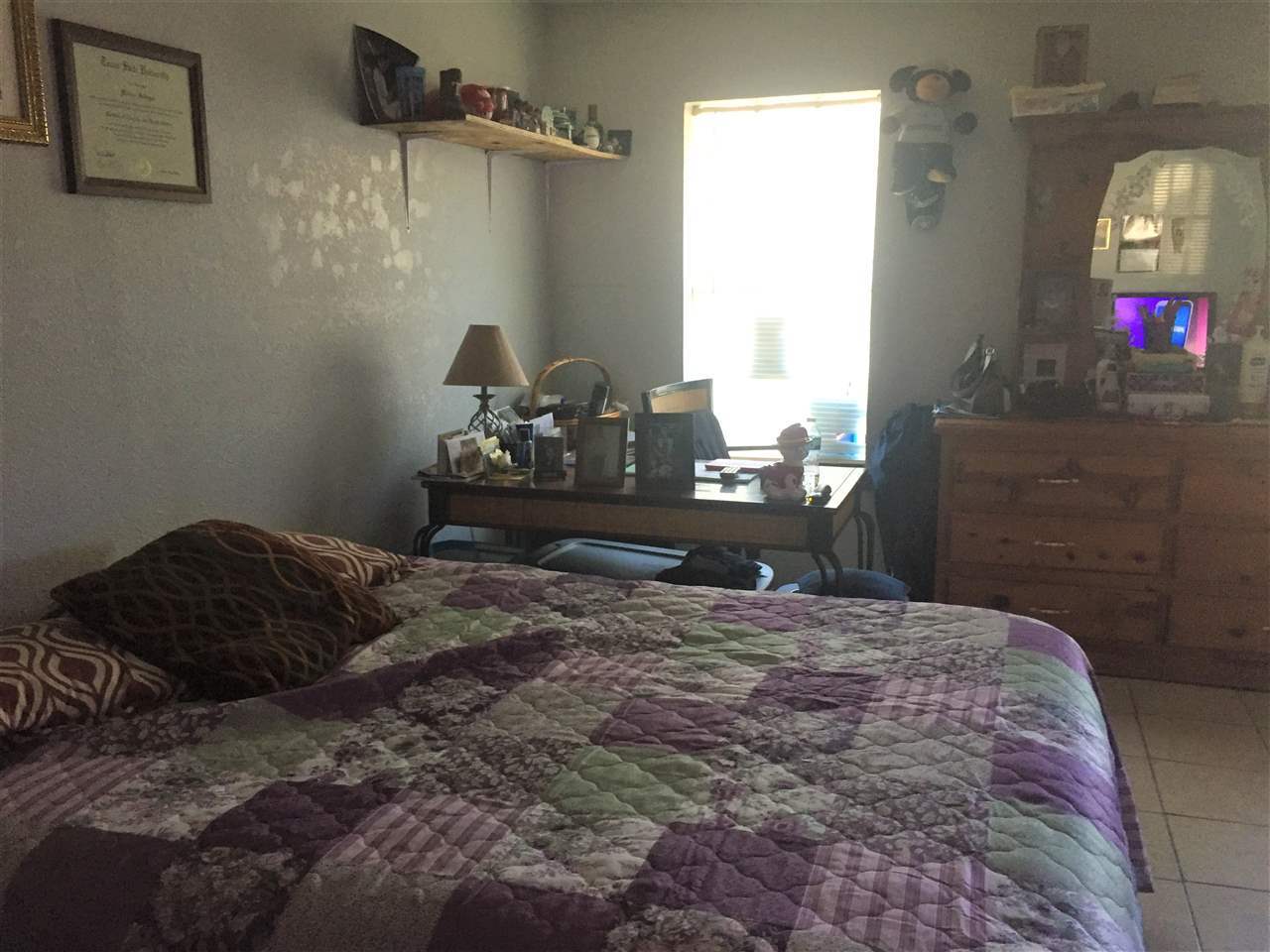 502 Rio Morava Rio Bravo, TX 78046 - Photo 15 of 20 a bed sitting in a bedroom next to a window