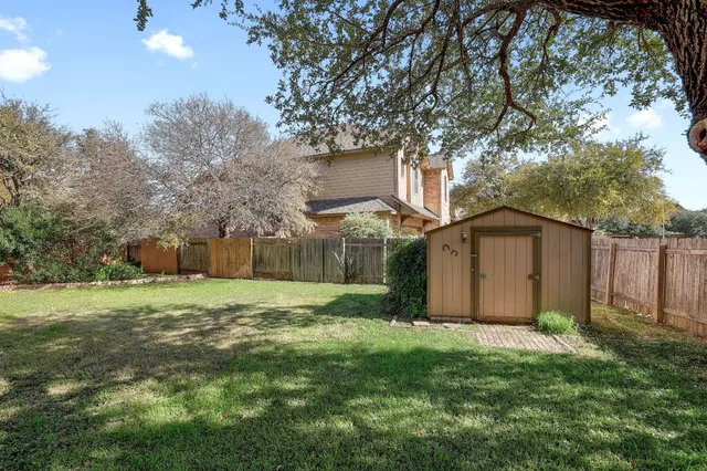 a view of a back yard of the house
