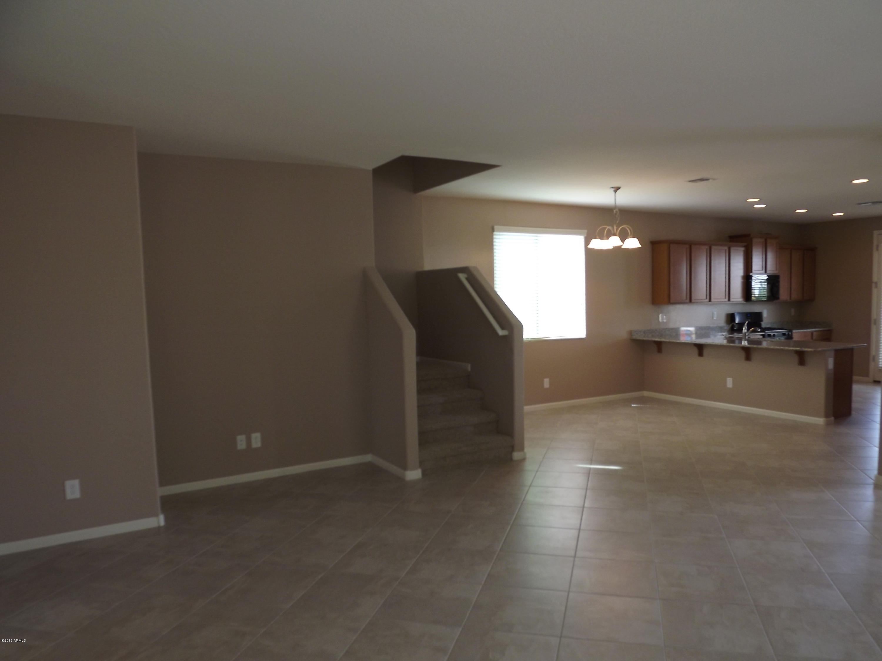 15345 West Bloomfield Road Surprise, AZ 85379 - Photo 5 of 32 Living room