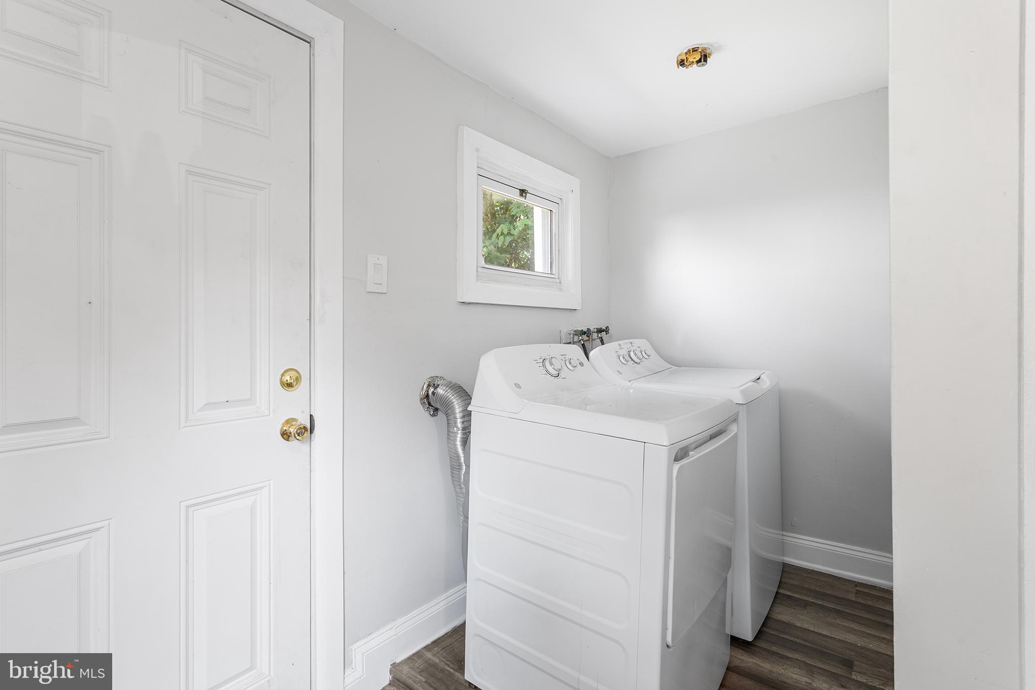 623 West 3rd Street Florence, NJ 08518 - Photo 17 of 36 a utility room with dryer and washer