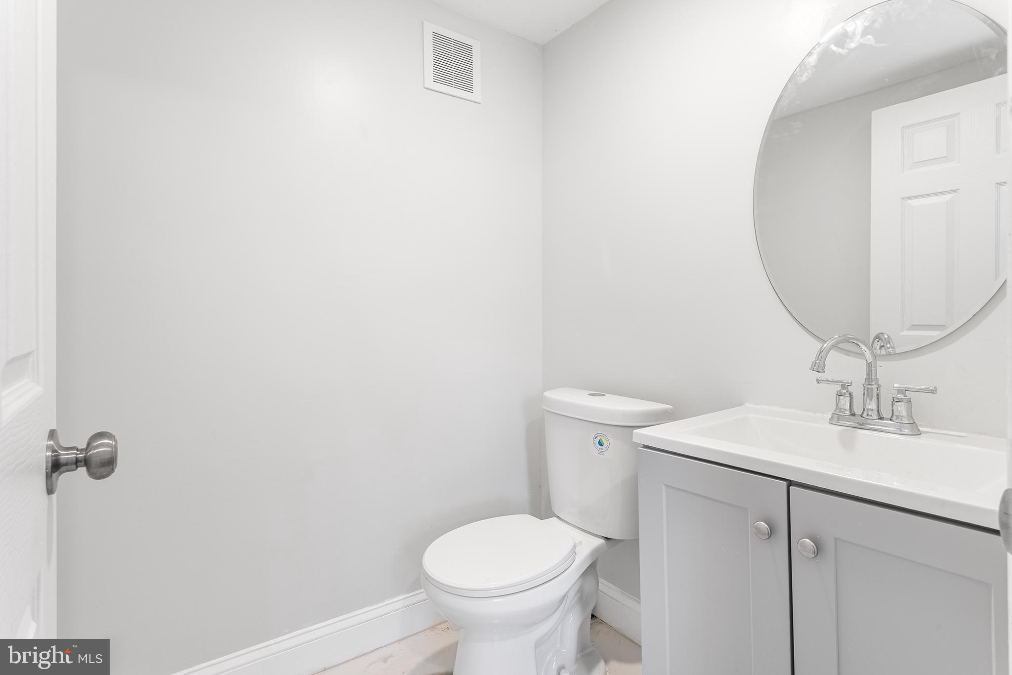 623 West 3rd Street Florence, NJ 08518 - Photo 18 of 36 a bathroom with a toilet a sink and mirror