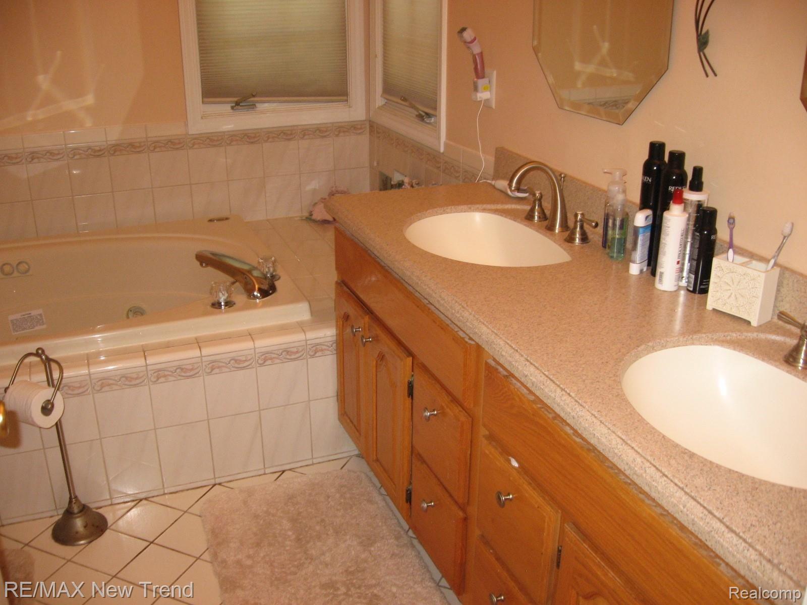 19031 Wayne Road Livonia, MI 48152 - Photo 20 of 56 IMG_7110 (1).JPG
