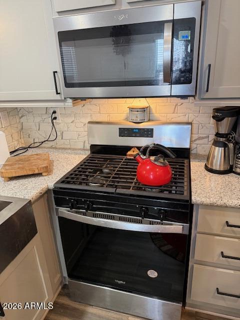 3933 Highway 260, Unit 242 Payson, AZ 85541 - Photo 10 of 30 a stove top oven sitting inside of a kitchen