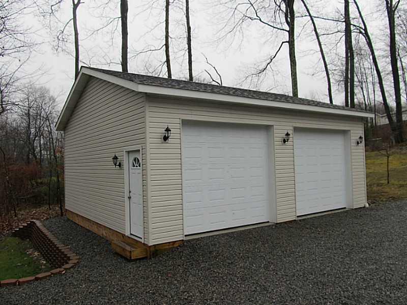 135 Hunter Ridge Road Butler, PA 16001 - Photo 18 of 25 Parking Lot/Garage.