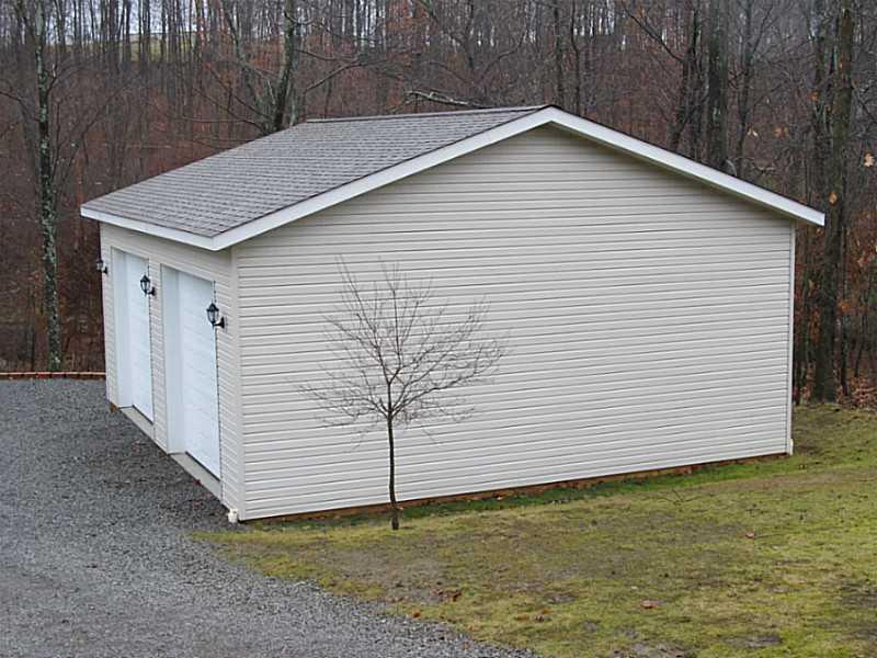 135 Hunter Ridge Road Butler, PA 16001 - Photo 19 of 25 Parking Lot/Garage.