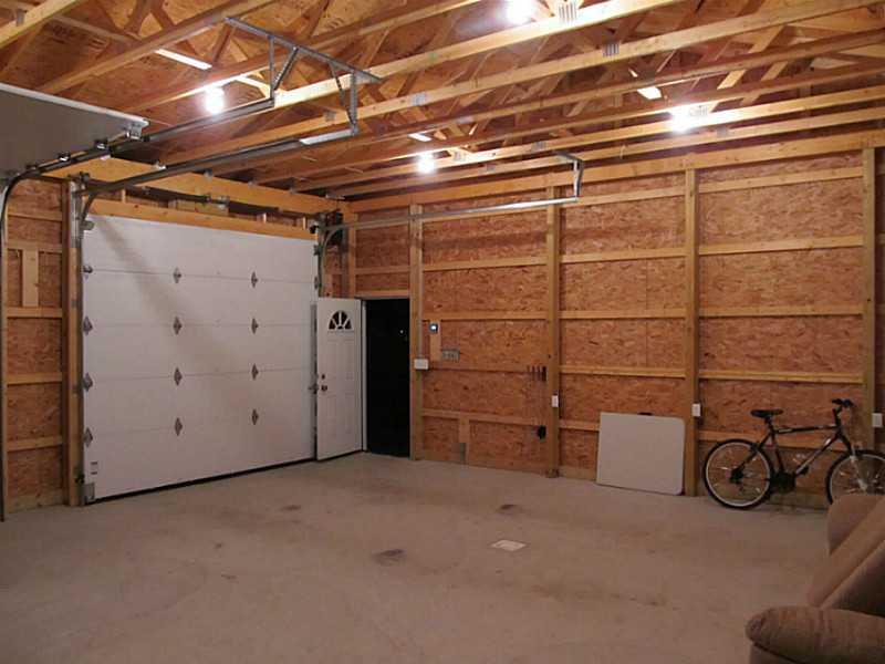 135 Hunter Ridge Road Butler, PA 16001 - Photo 20 of 25 Parking Lot/Garage.