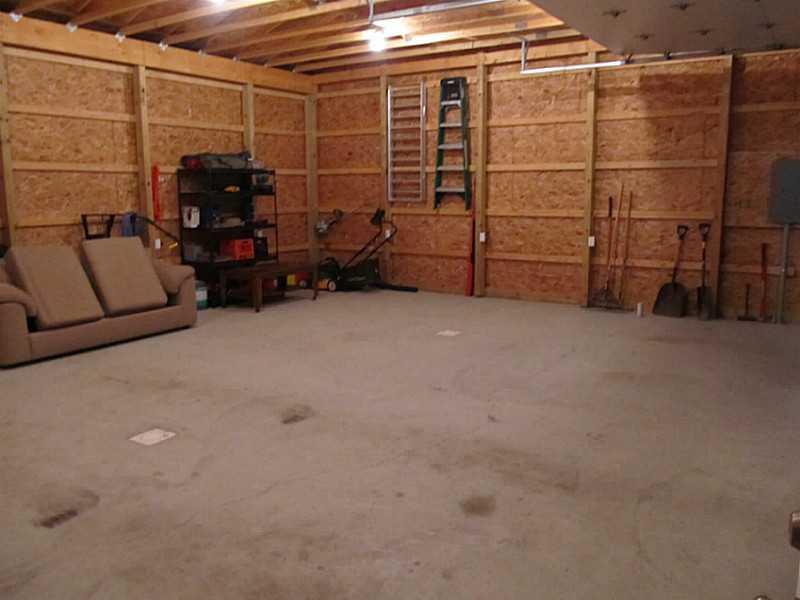 135 Hunter Ridge Road Butler, PA 16001 - Photo 21 of 25 Parking Lot/Garage.
