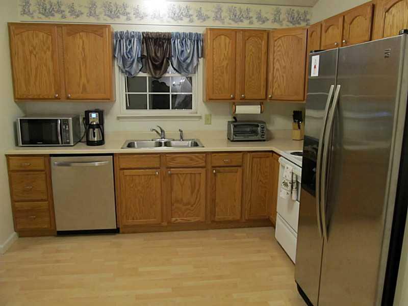 135 Hunter Ridge Road Butler, PA 16001 - Photo 5 of 25 Kitchen.