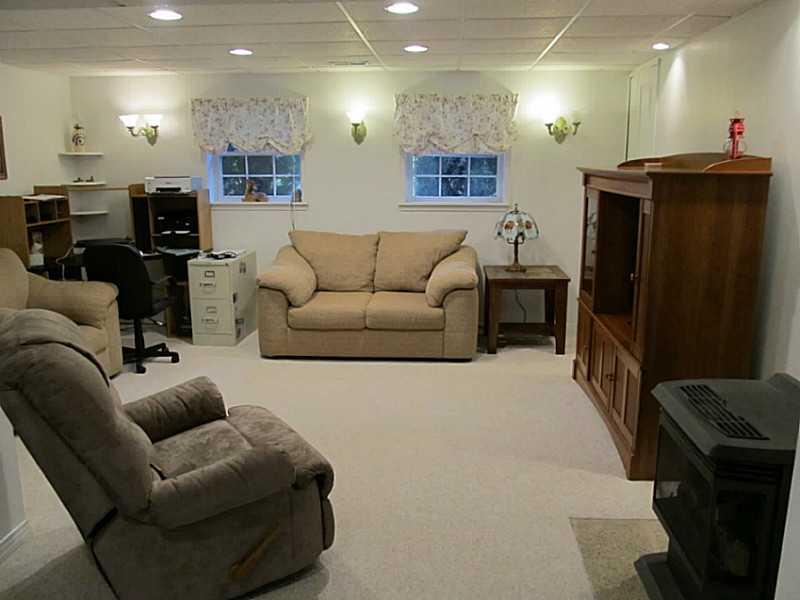 135 Hunter Ridge Road Butler, PA 16001 - Photo 7 of 25 Family Room.