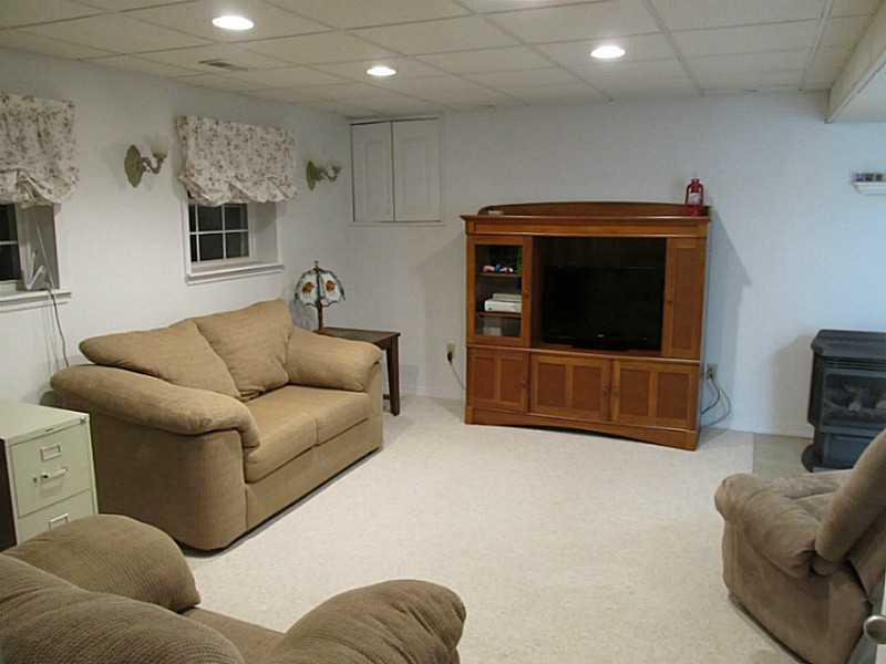 135 Hunter Ridge Road Butler, PA 16001 - Photo 8 of 25 Family Room.