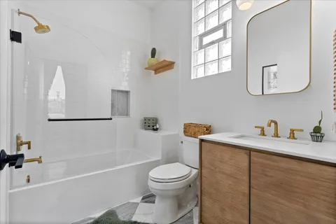 $1,225,000 | 610 North Damen Avenue, Chicago, IL 60612