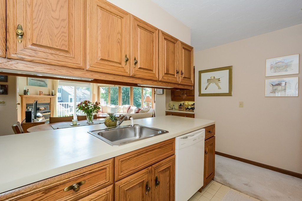 44 Pointe Rok Drive, Unit 44 Worcester, MA 01604 - Photo 7 of 30 Gallery Image 7