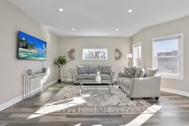 $3,699 | 1111 Bonnie Brae, Unit 3W, River Forest, IL 60305