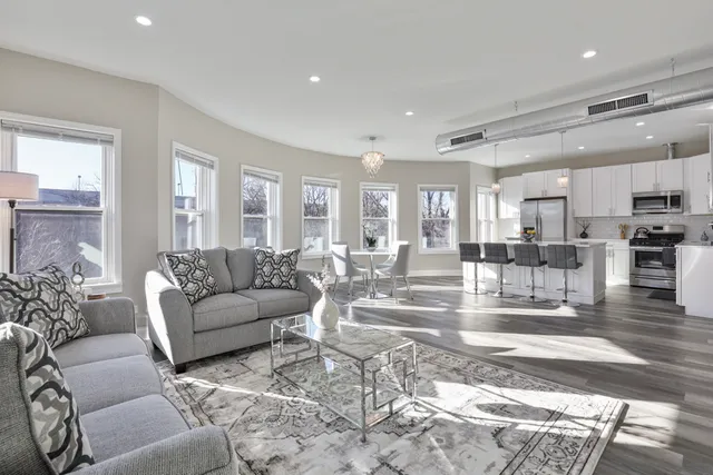 $3,699 | 1111 Bonnie Brae, Unit 3W, River Forest, IL 60305