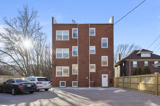 $3,699 | 1111 Bonnie Brae, Unit 3W, River Forest, IL 60305