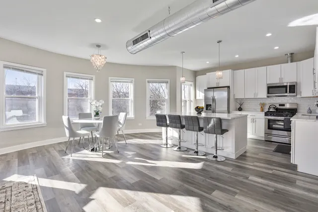 $3,699 | 1111 Bonnie Brae, Unit 3W, River Forest, IL 60305